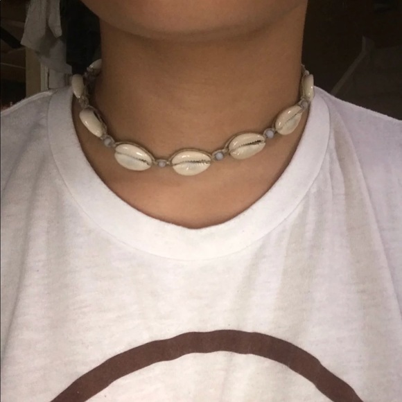 3 Chokers - Picture 4 of 4